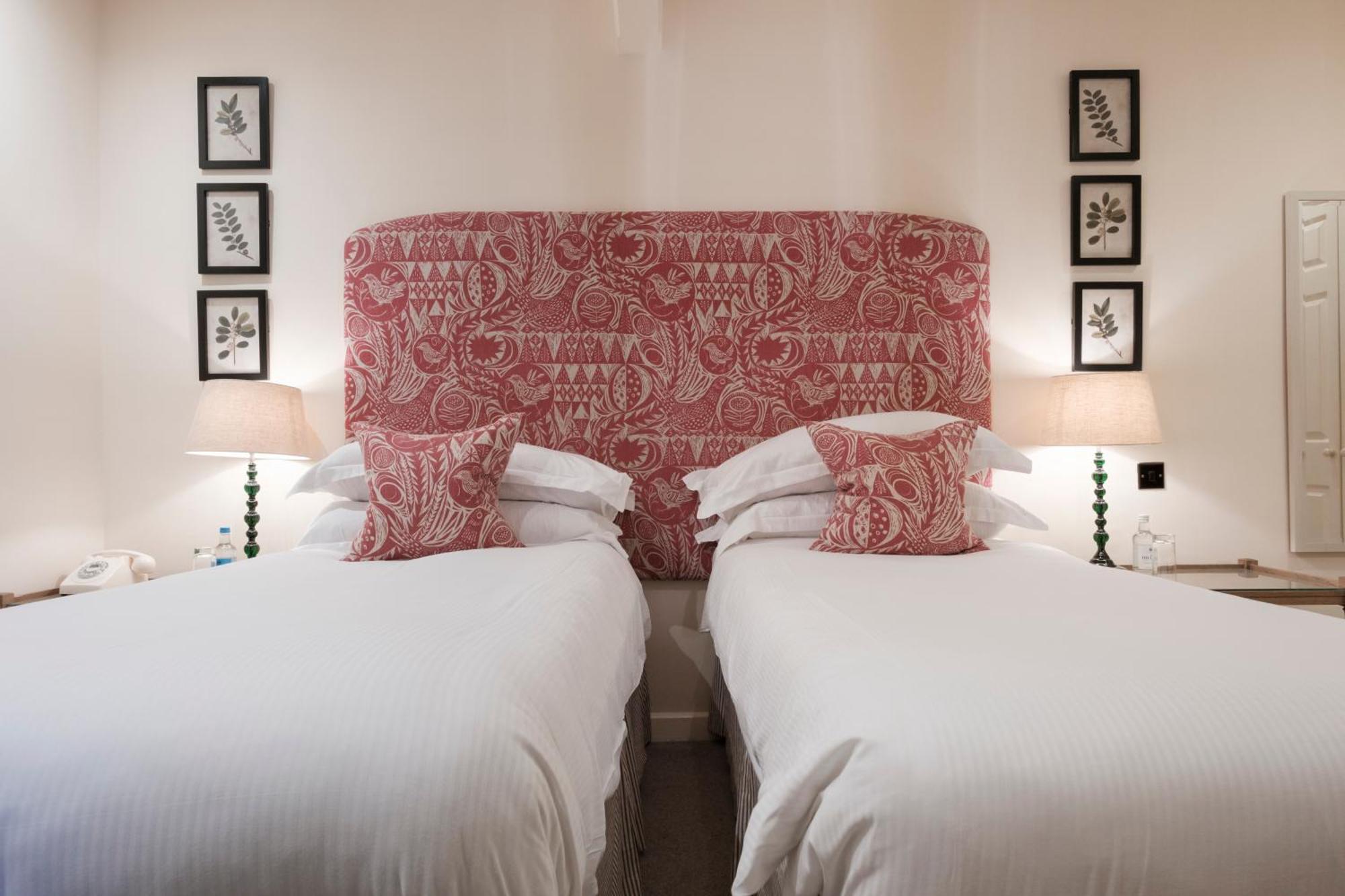 The Close Hotel Тетбъри Екстериор снимка