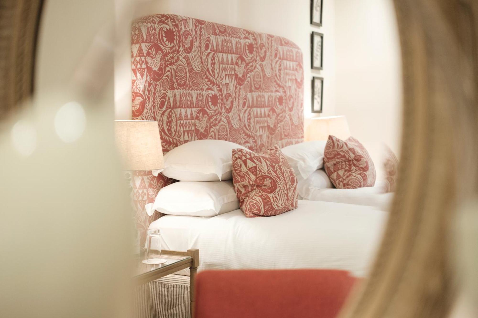 The Close Hotel Тетбъри Екстериор снимка